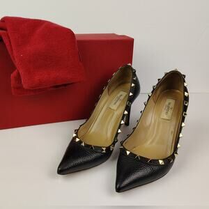 Valentino Black Pebbled Garavani Rockstud Pointed Toe Pump Heel Size 37 1/2